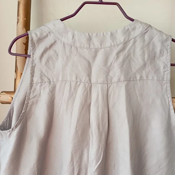 ♥️ Banana Republic Light Grey Elegant Top - Picture 16 of 17